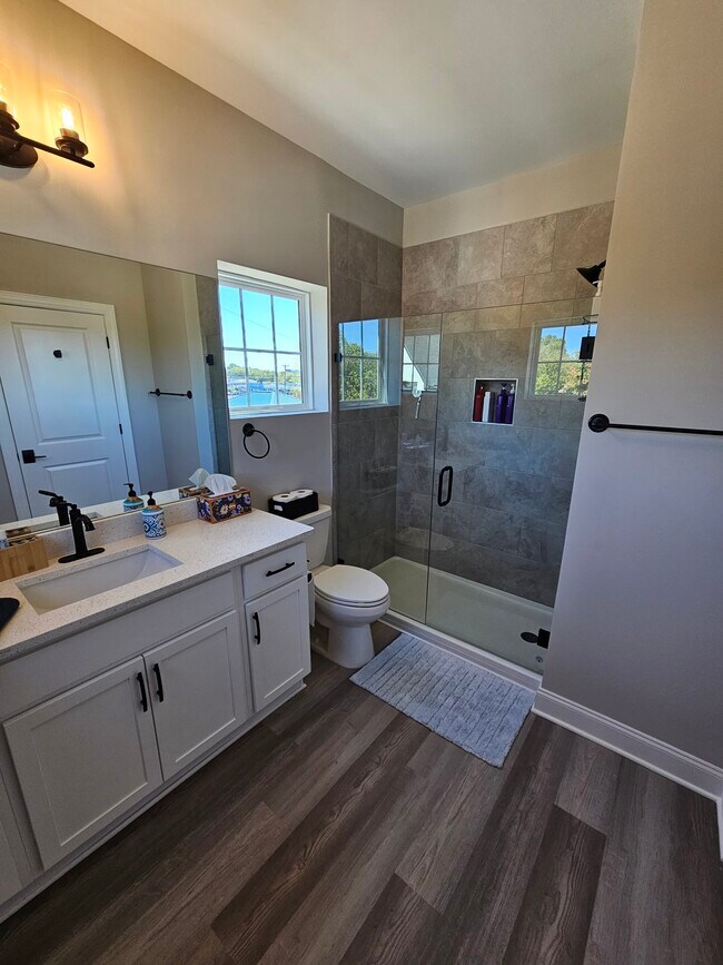 Master bath - 186 E 19th St