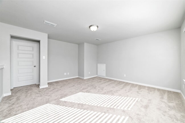 Building Photo - 7246 Clearwater Cv Dr