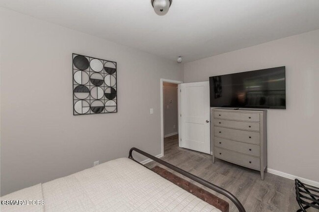 Building Photo - Convenience!!!!!