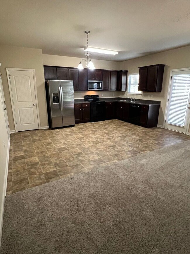 Building Photo - Beautiful 3-Bedroom, 2.5-Bath Home in Established Community!