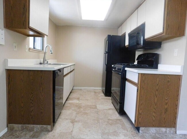 Building Photo - Place 616 W Graaf Ave