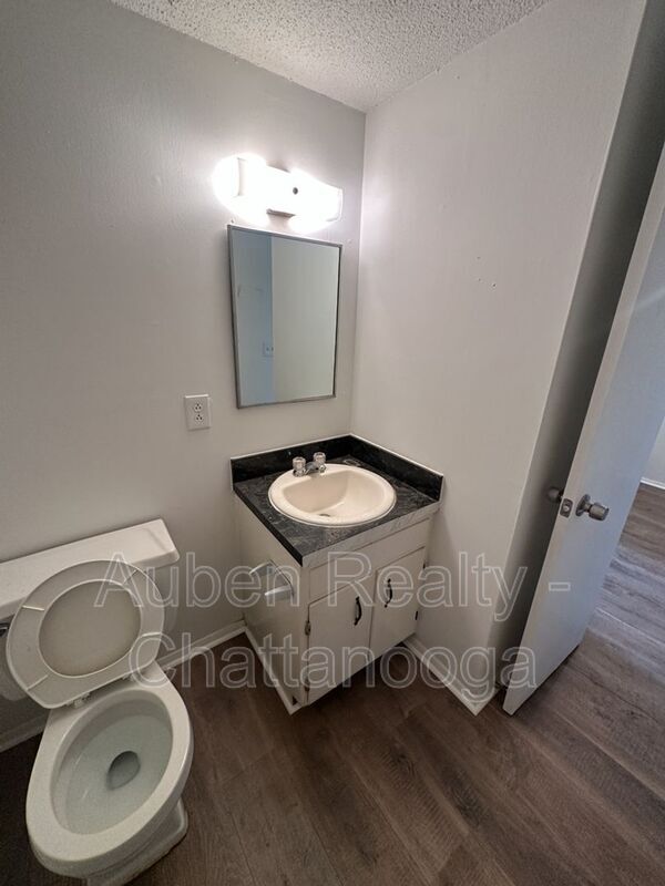 Building Photo - 505 Mountain Ridge Rd