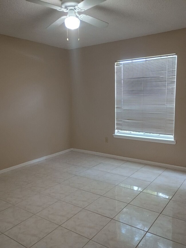 Building Photo - 113 Reserve Cir