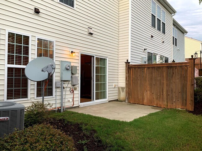 Building Photo - 1138 Kingston Grove Dr