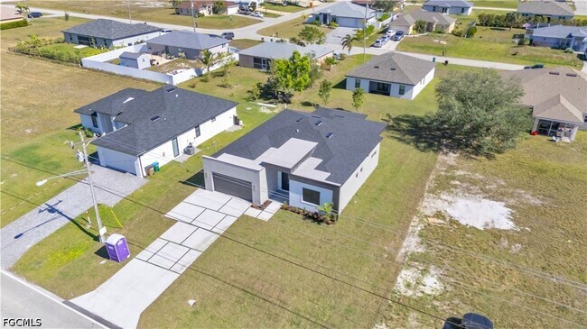 Building Photo - 1021 Chiquita Blvd N
