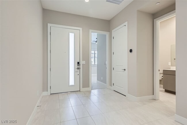 Building Photo - 840 Watford Pl