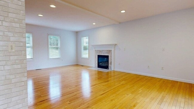 Building Photo - 142 Olean St