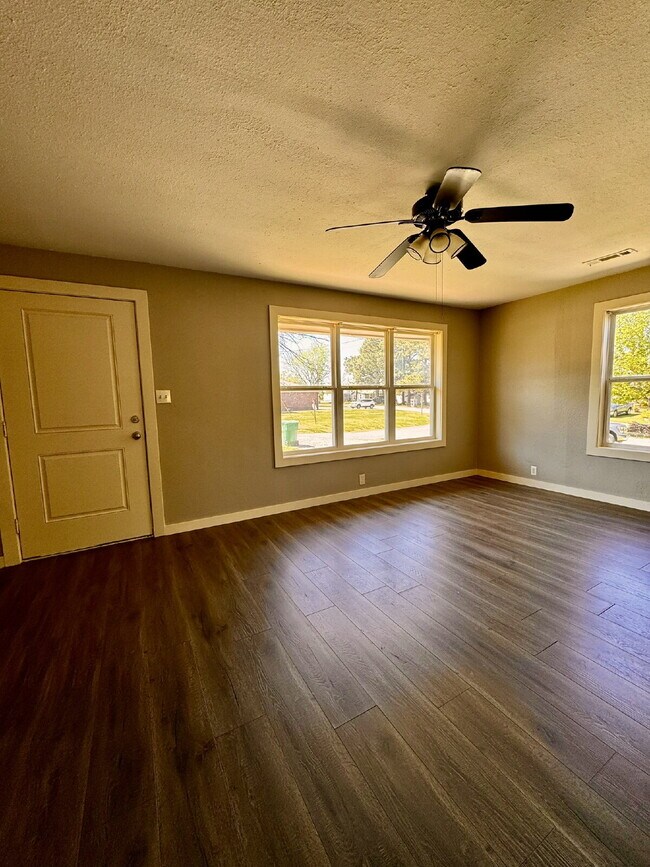 Building Photo - 803 E Greenfield St