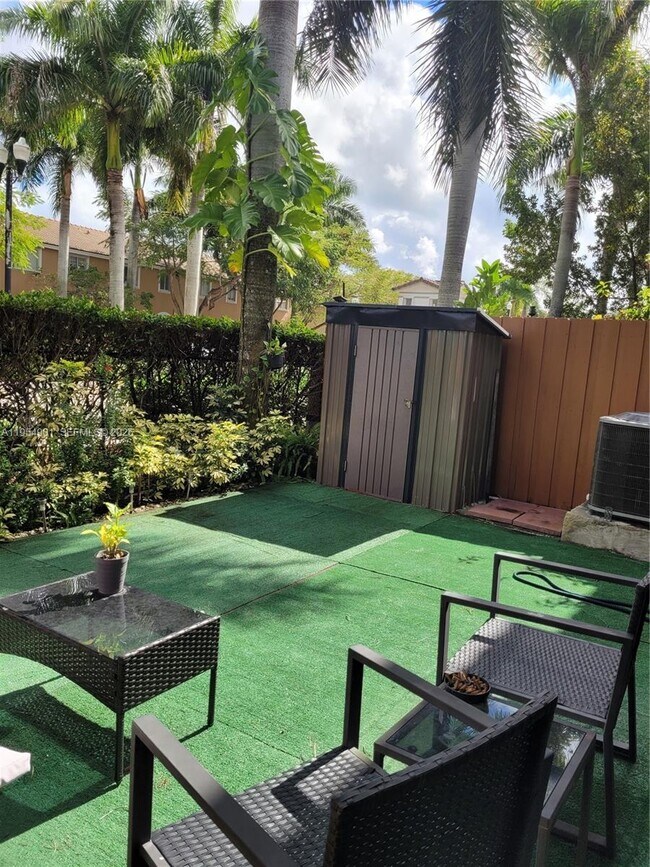 Building Photo - 1015 SE 24th Terrace