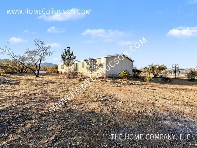 Building Photo - 5840 E Dakota Rd