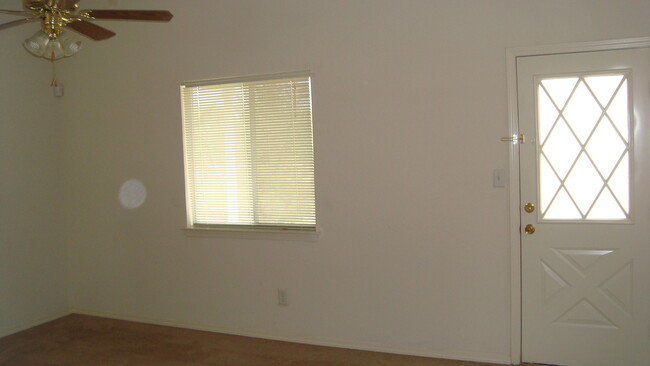 Building Photo - West El Paso 4 bed refrig A/C Home