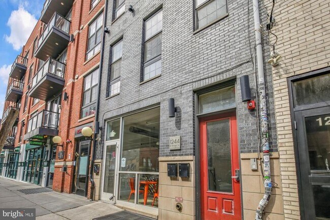 Building Photo - 1244 N Front St