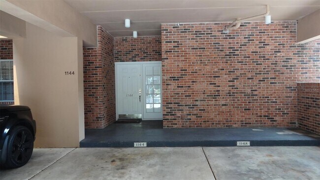 Building Photo - 1144 Delaney Ave