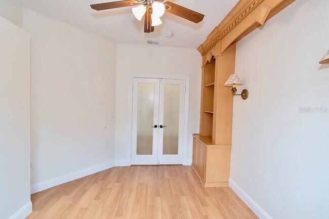 Building Photo - 1707 Golfview Dr