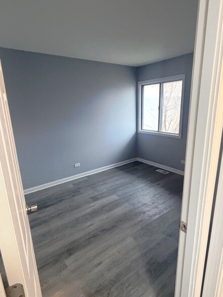 Building Photo - 6203 Kit Carson Dr