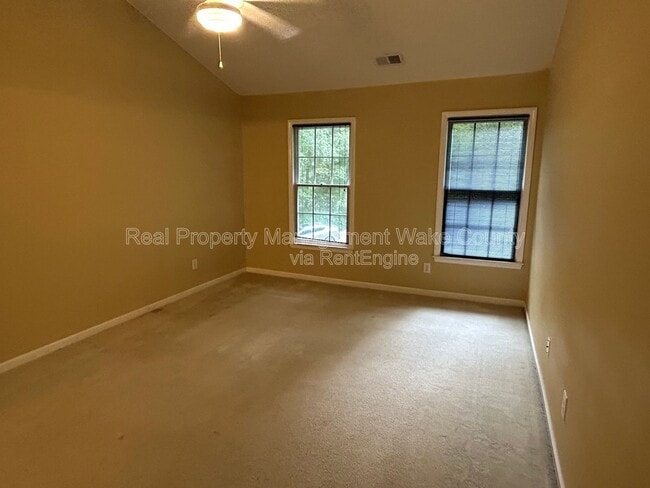 Building Photo - 106 Oak Spring Ct