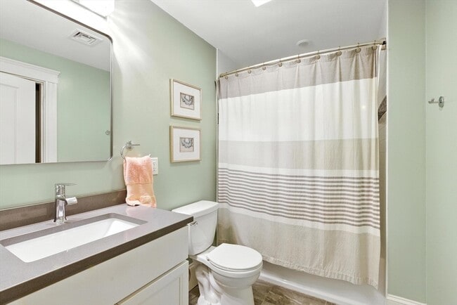 Building Photo - 227 Centre St