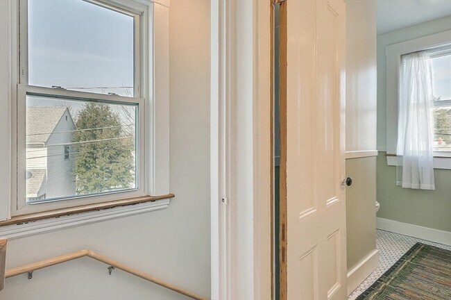 Building Photo - 44 Cottage St