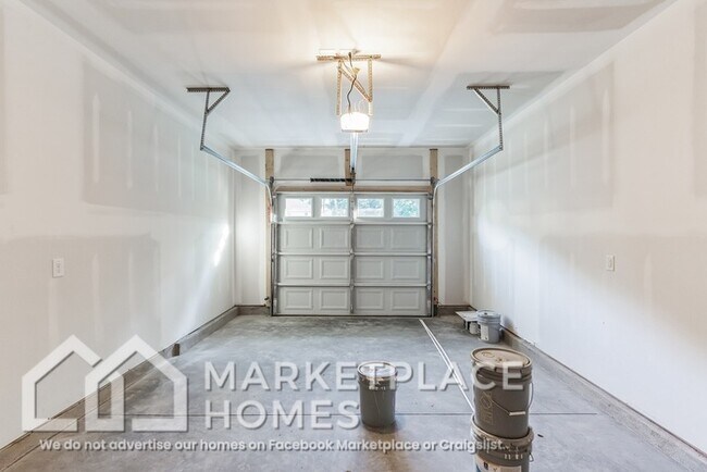 Building Photo - 3910 Standish Dr