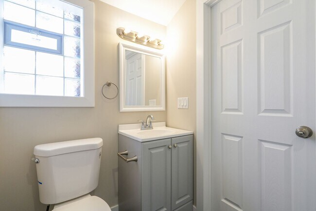 Building Photo - 1335 S 8th St