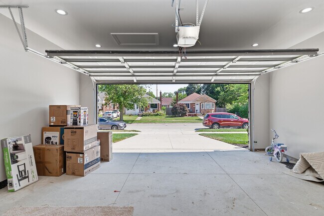 Building Photo - 15185 Hanover Ave