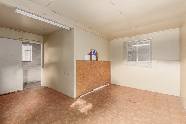 Building Photo - 2823 W Keim Dr