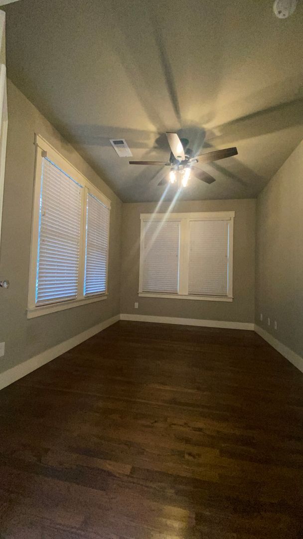Building Photo - Craftsman-Style Home in Historic Fairmount!