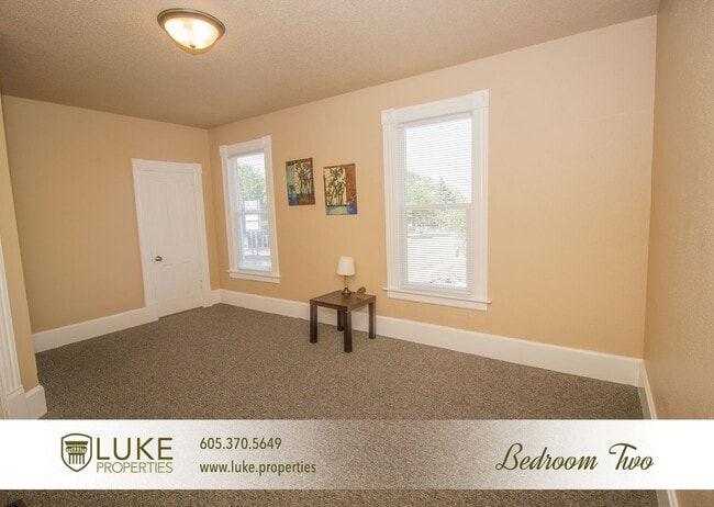 Building Photo - 203 S Summit Ave