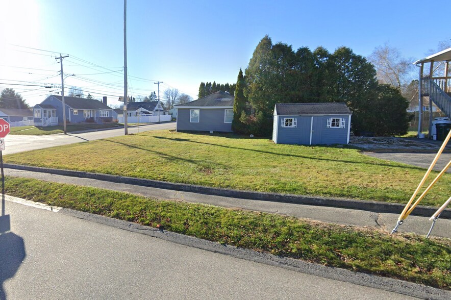 Building Photo - 28 DuPont Ave