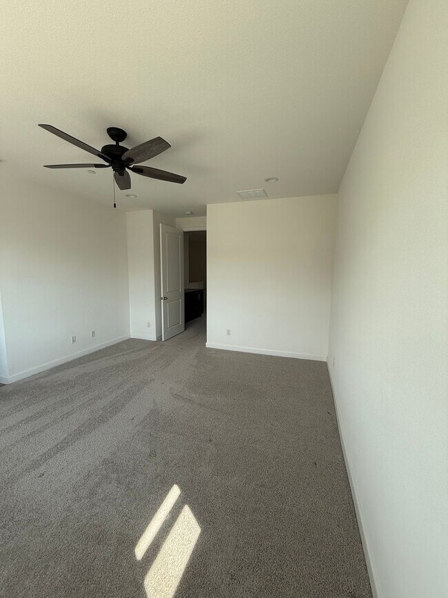 Building Photo - 2460 Cinnabar Dr