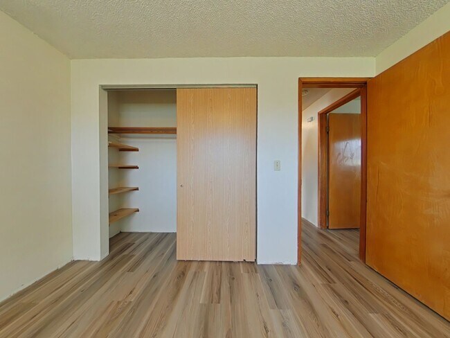 Building Photo - 2 Bedroom Duplex ~ Close to 9th Street ~ P...