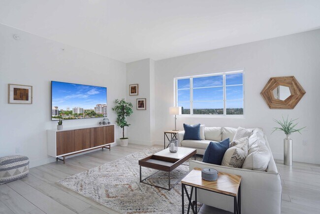 Building Photo - 155 E Boca Raton Rd