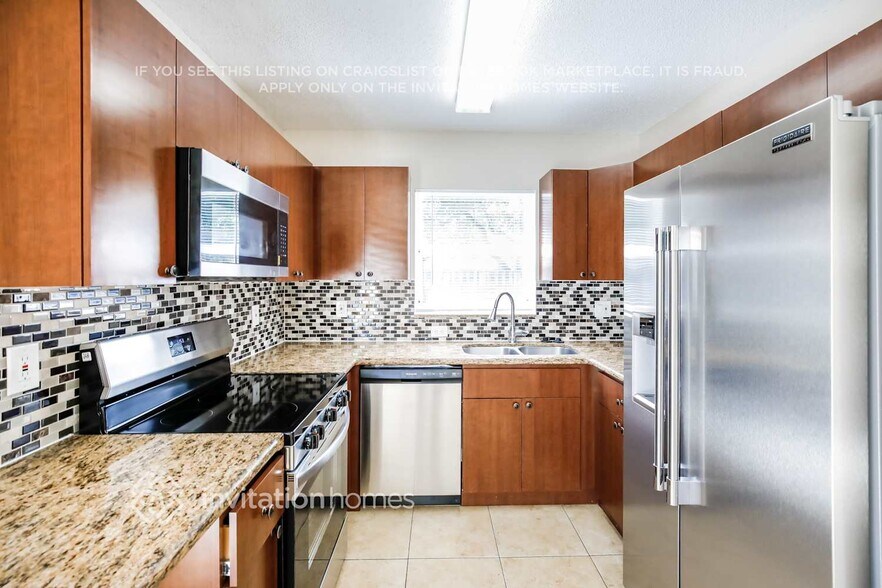 Building Photo - 8852 SW 215th Ln