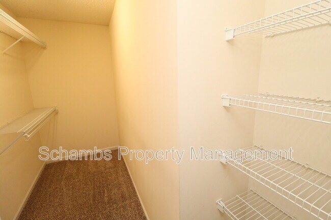 Building Photo - 305 Firefly Rd