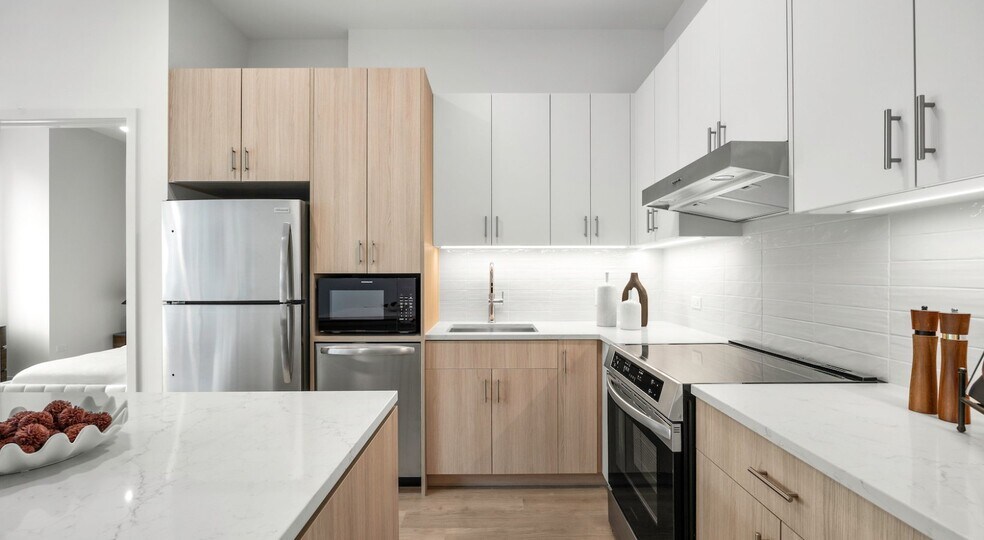 Building Photo - 112 W Hubbard St
