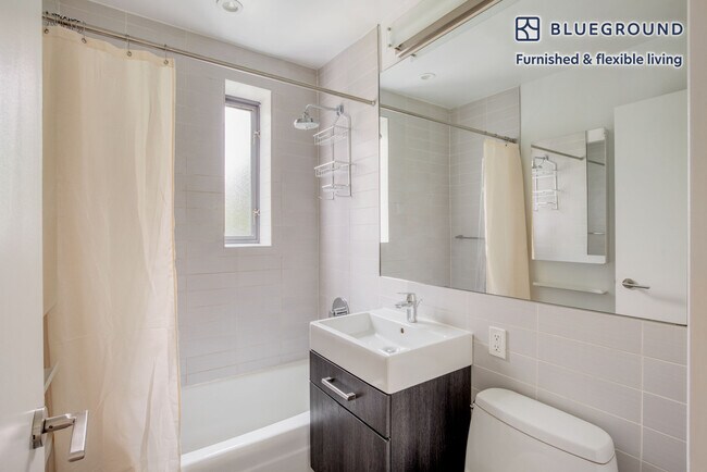 Building Photo - 101 W 15th St