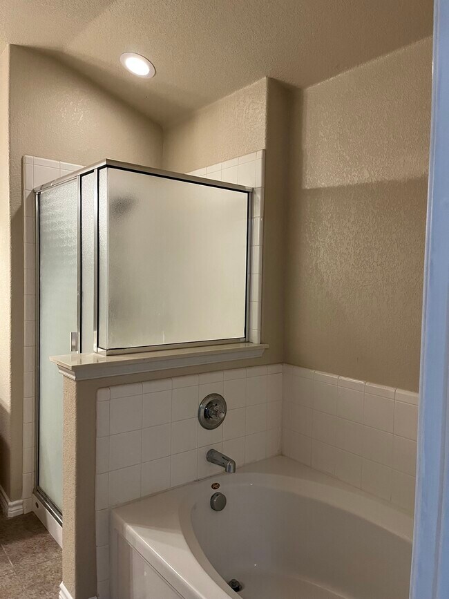 Building Photo - 209 Serenade Ln