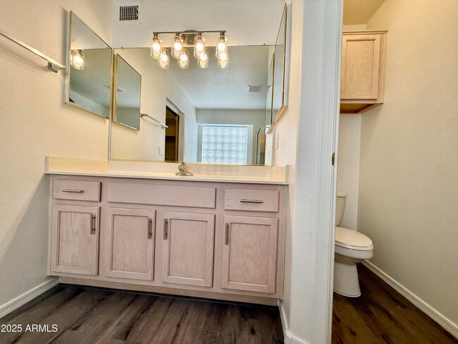 Building Photo - 1782 E Oakland St