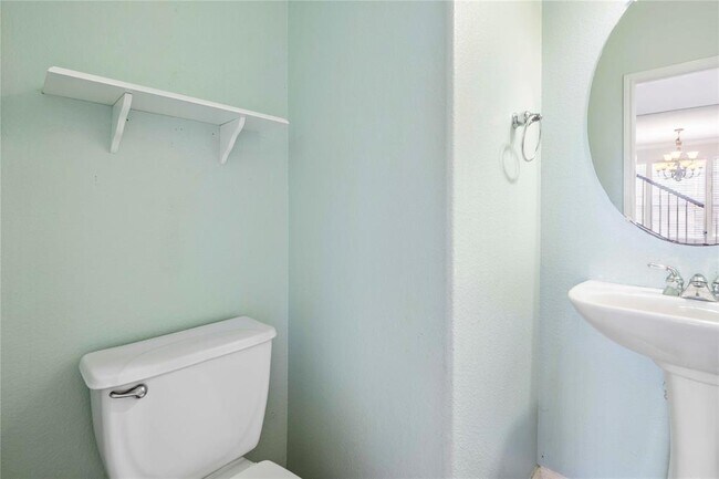 Building Photo - 3807 Links Ln