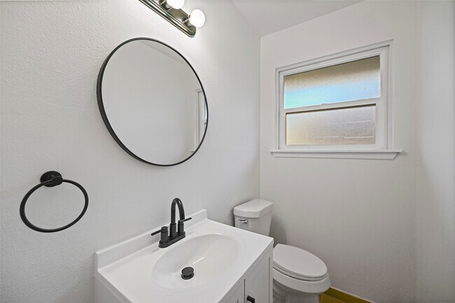 Building Photo - 4413 W 43rd St