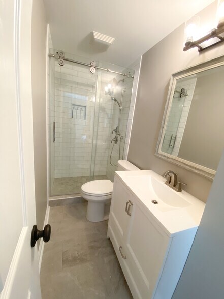 Master ensuite bathroom with shower - 11501 Five Cedars Rd