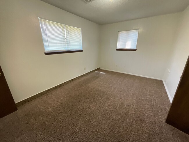 Building Photo - 3 bed, 1.5 bath, 1 car garage