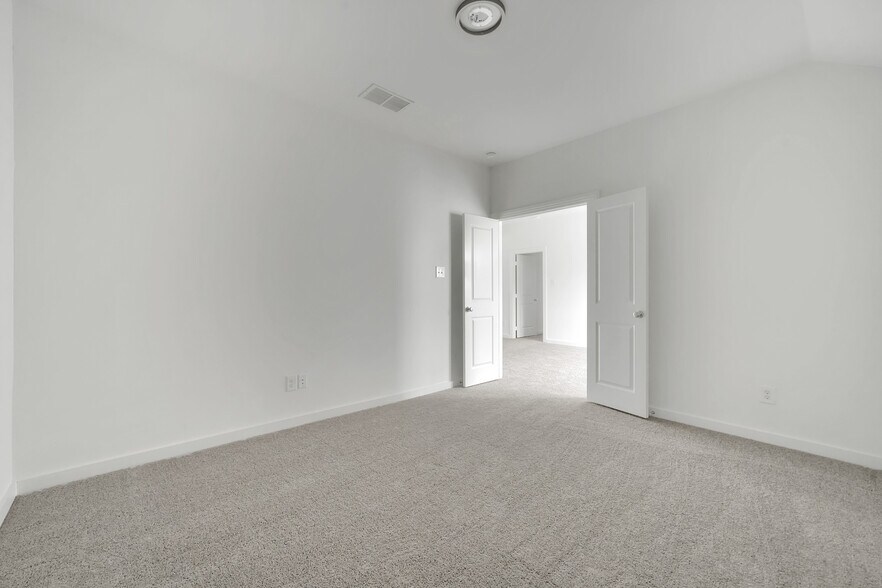 Building Photo - 3729 Paradise Way