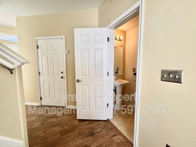 Building Photo - 3141 Alsace Way