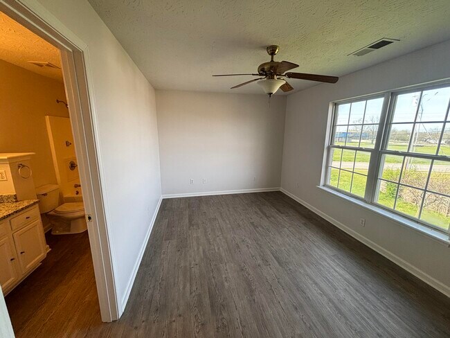 Building Photo - 312 Parker Pl