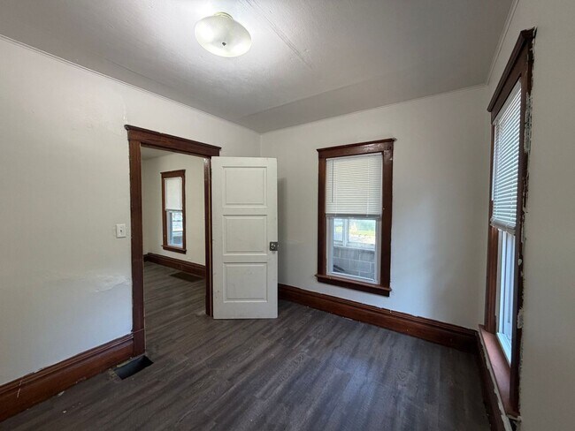 Building Photo - 733 Garfield Ave