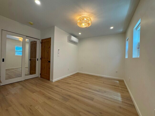 Building Photo - 8212 Romaine St
