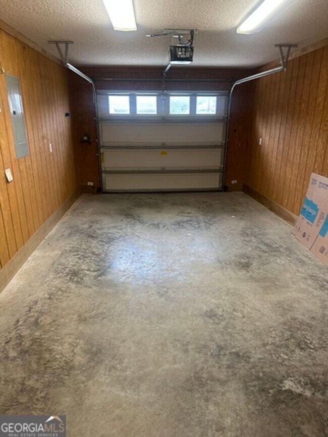 Building Photo - 10/12 Fox Path