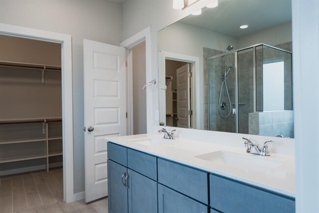 Building Photo - 11400 Comano Dr