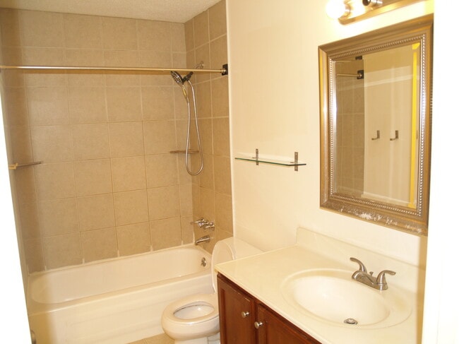 Building Photo - 8907 Hunter Ridge Dr